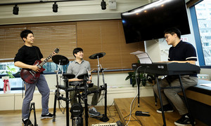 [사람이 답이다] 카이스트-카카오 출신, 세 친구의 좌충우돌 창업기 - 뉴스 썸네일 이미지