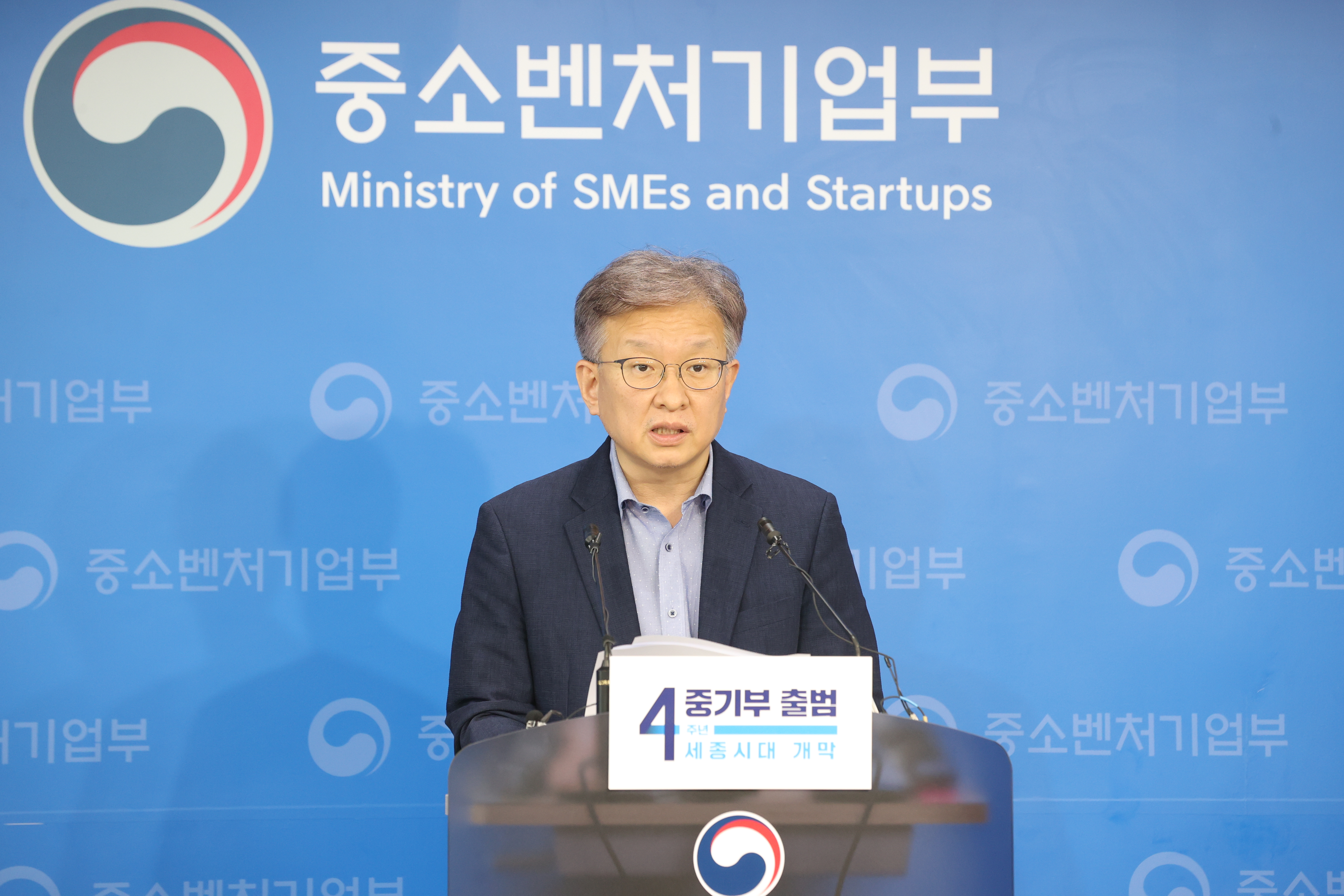 권칠승 중기부 장관이 31일 '투자형 기술개발'에 대해 브리핑을 하고 있다.출처=중소벤처기업부