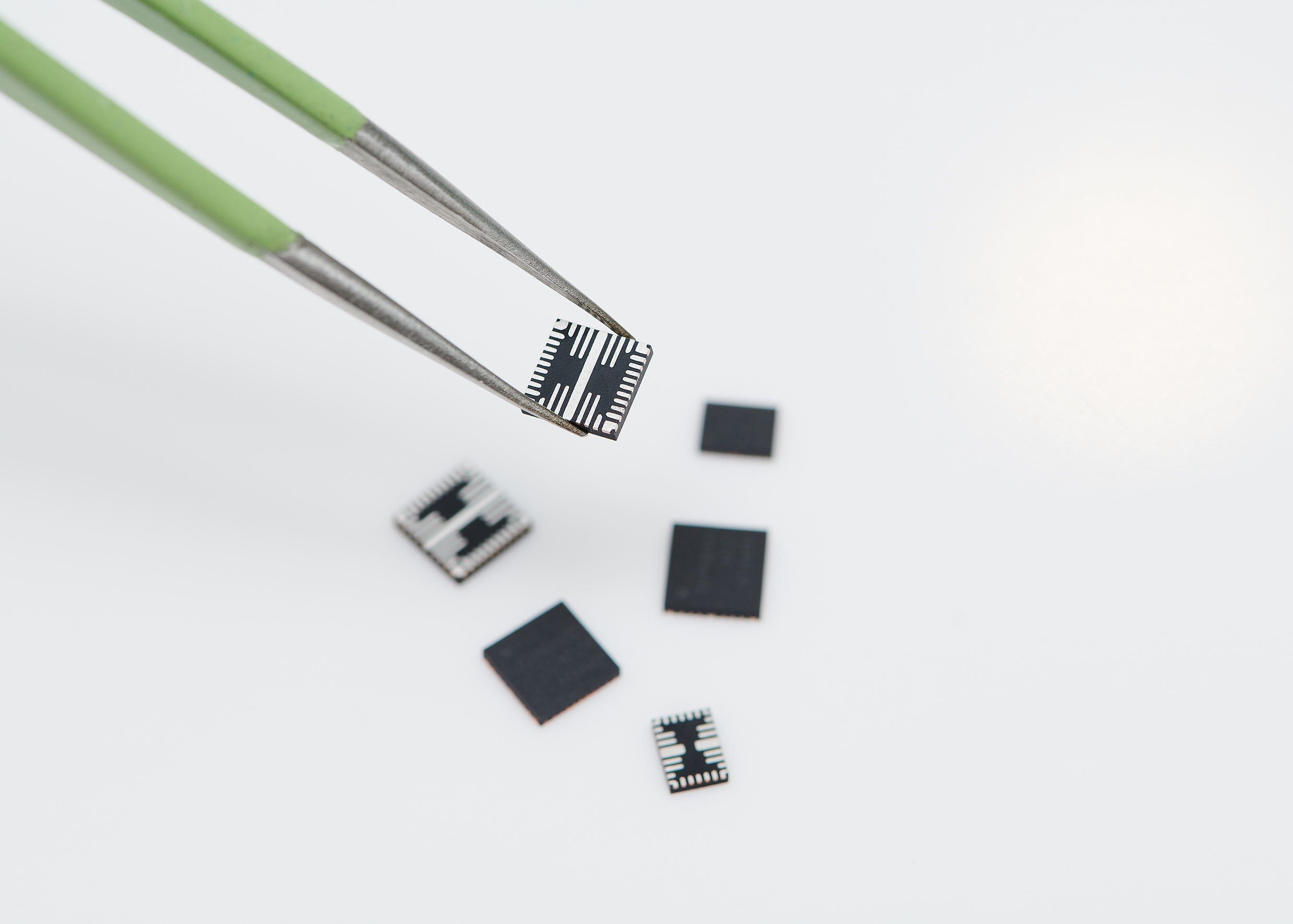 삼성전자 DDR5 D램 모듈용 전력관리 반도체. 출처= 삼성전자