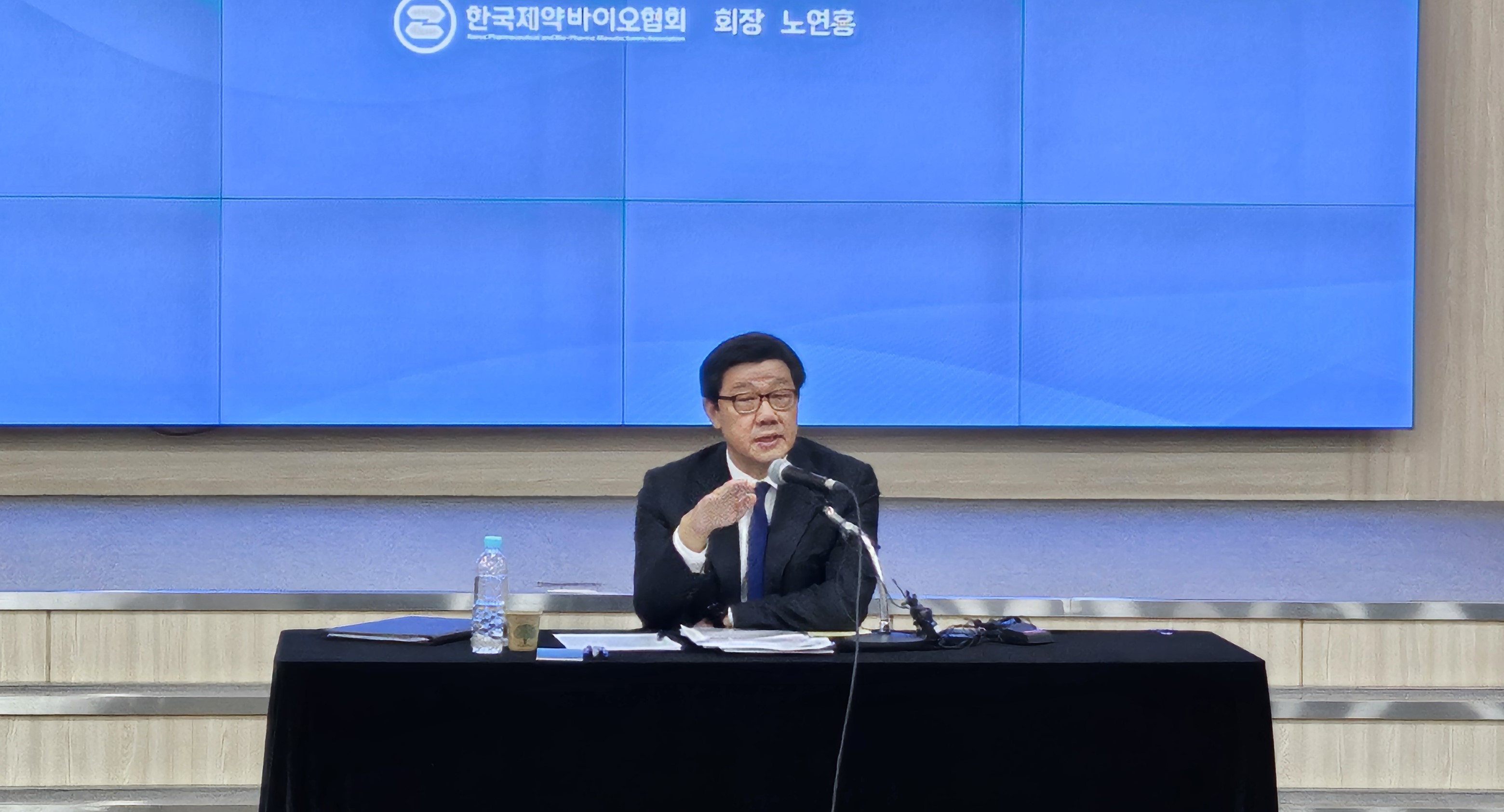 노연홍 한국제약바이오협회장이 30일 오전 서울 서초구 방배동 협회 사옥에서 기자간담회를 열고 있다. 사진=우현명