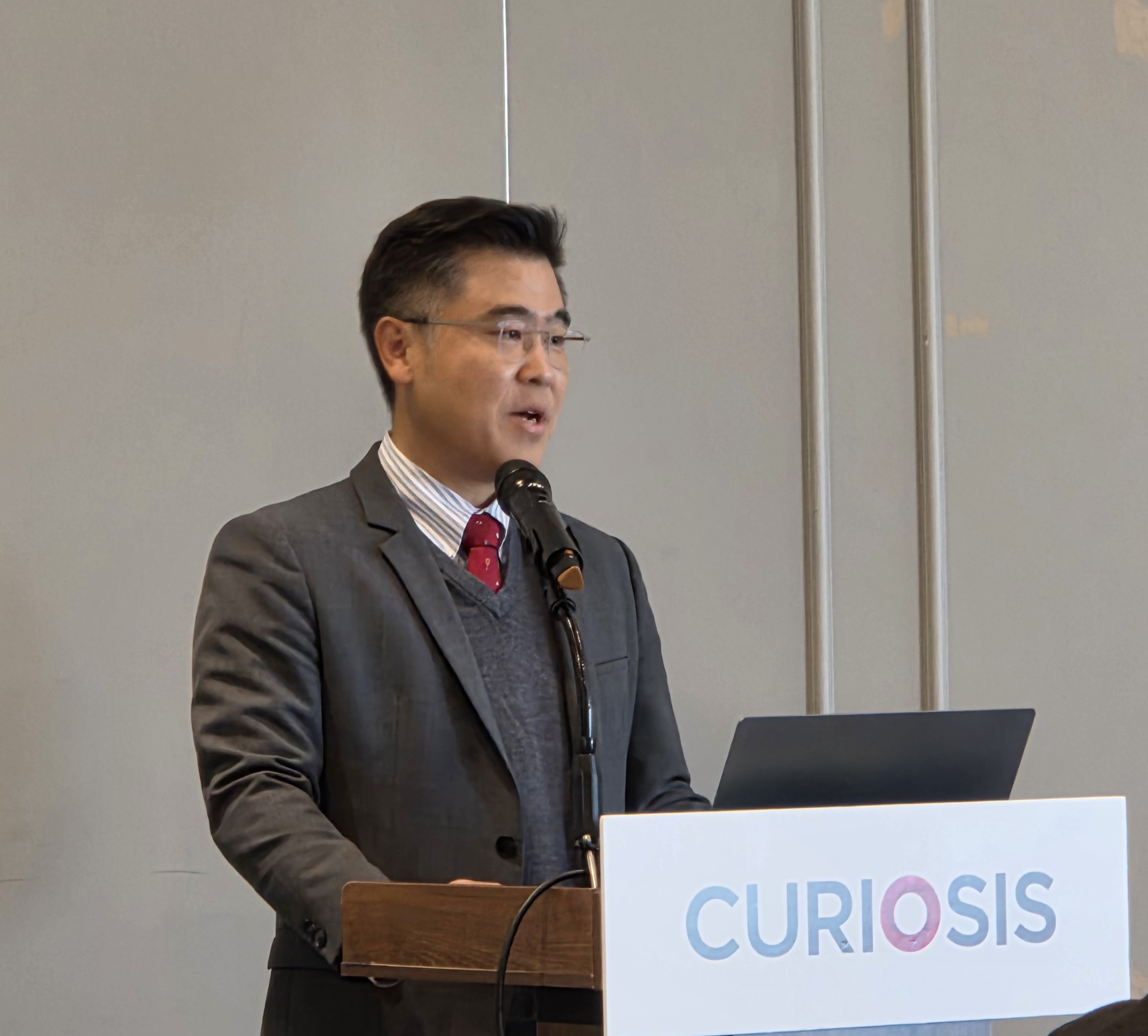 기자간담회에서 윤호영 큐리오시스 대표가 발표하고 있다. 사진=김민지 기자.