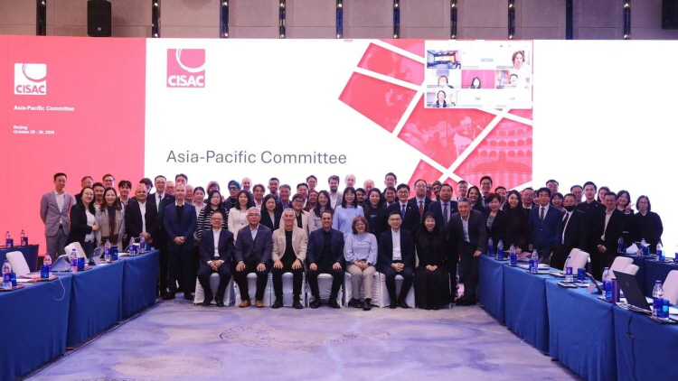 CISAC APC회의에서 참석자들이 단체사진을 촬영하고 있다. 사진=음저협