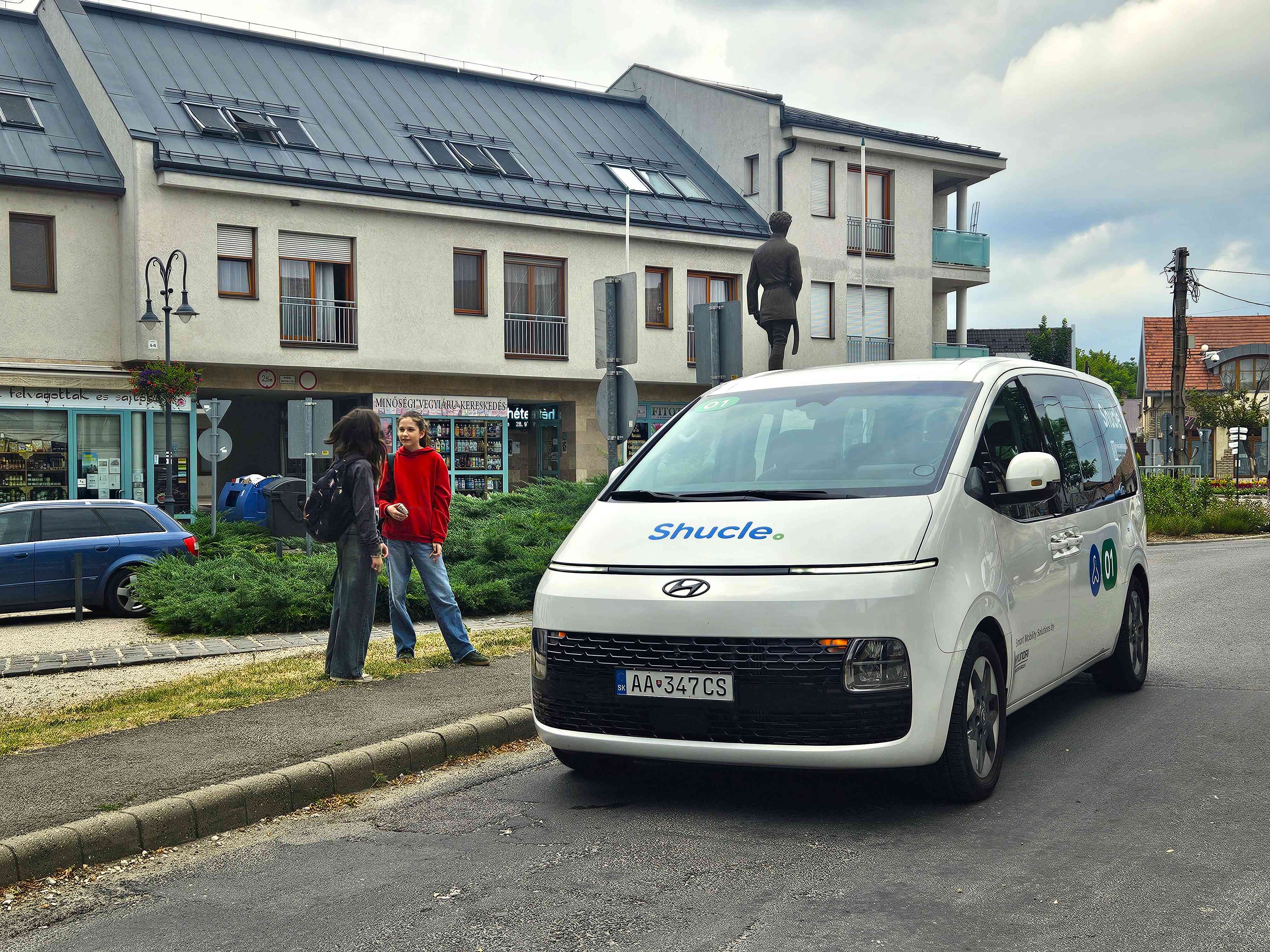 현대자동차·기아는 헝가리 괴될뢰(Gödöllő)시에서 진행된 셔클의 ‘헝가리 수요응답교통 서비스 시범사업’을 지난달 31일(금) 성공적으로 종료했으며, 이 과정을 담은 영상을 공개했다고 5일 밝혔다. 사진=현대차그룹