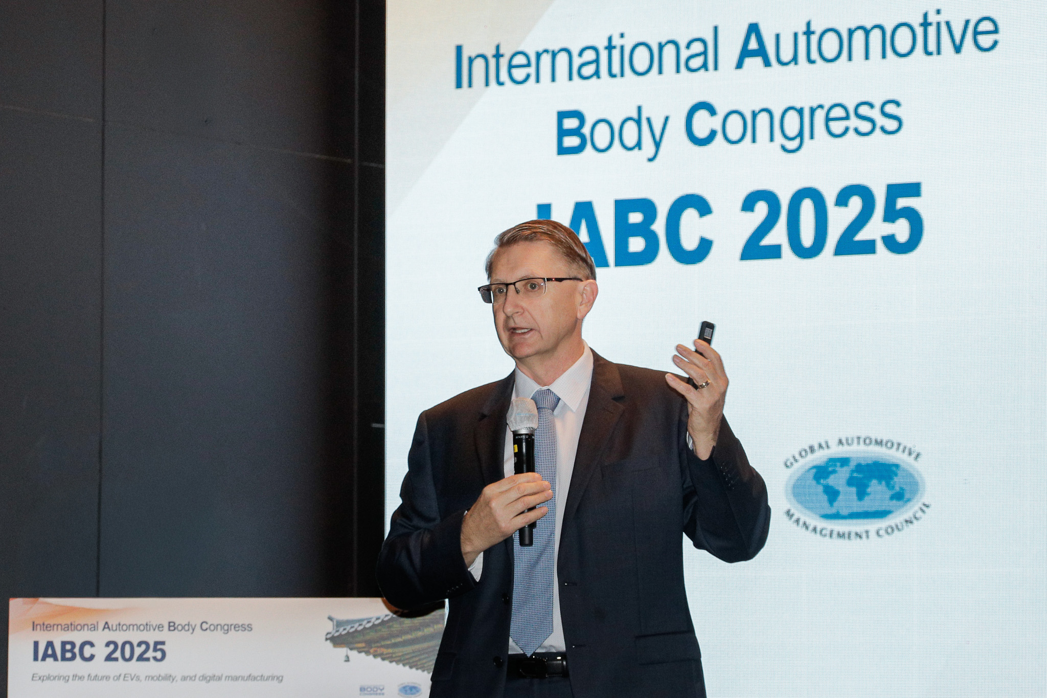 IABC 2025 서울에서 환영사를 전하는 브라이언 맥머레이 지엠테크니컬센터코리아(GMTCK) 사장. 사진=GM