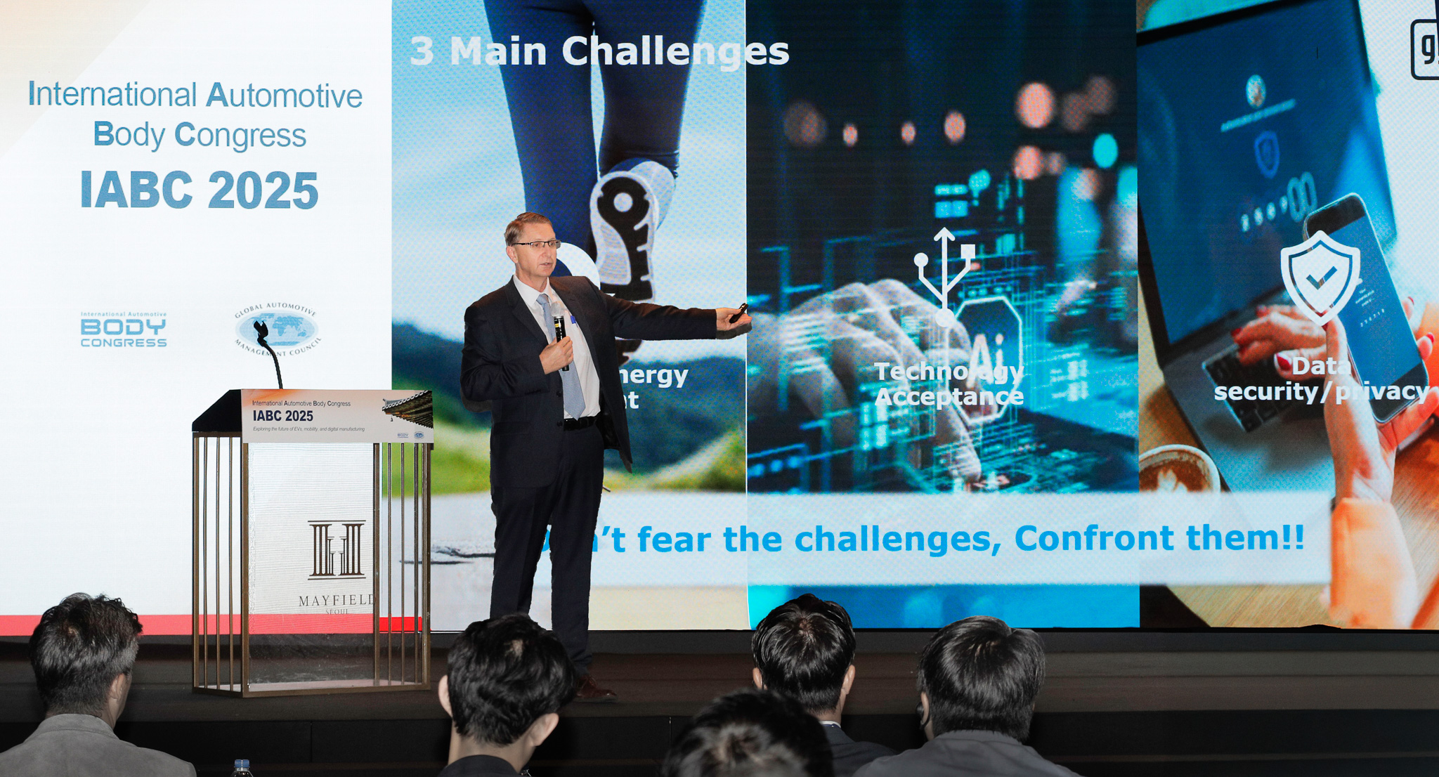 IABC 2025 서울에서 환영사를 전하는 브라이언 맥머레이 지엠테크니컬센터코리아(GMTCK) 사장. 사진=GM