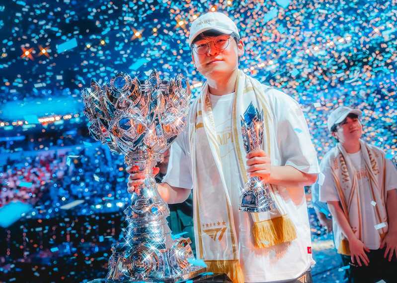 2025 LoL 월드 챔피언십 파이널 MVP에 선정된 ‘구마유시’ 이민형. 사진=라이엇 코리아