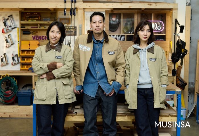 무신사를 통해 지원받은 새 워크웨어를 착용한 로우스테이트 구성원들의 모습. 사진=무신사