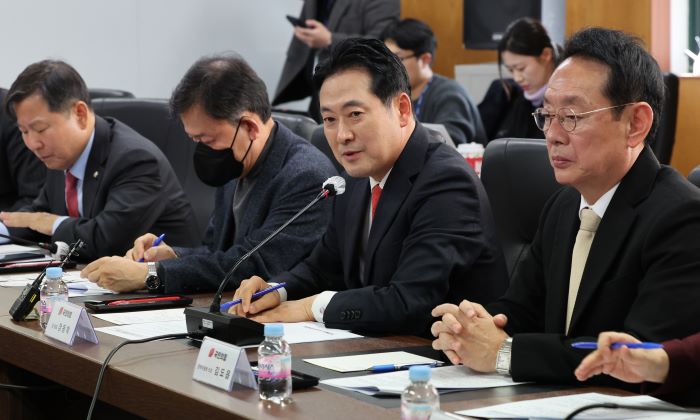 국민의힘 장동혁 대표가 12일 서울 여의도 소상공인연합회를 방문, 간담회에서 발언하고 있다. 사진=연합뉴스