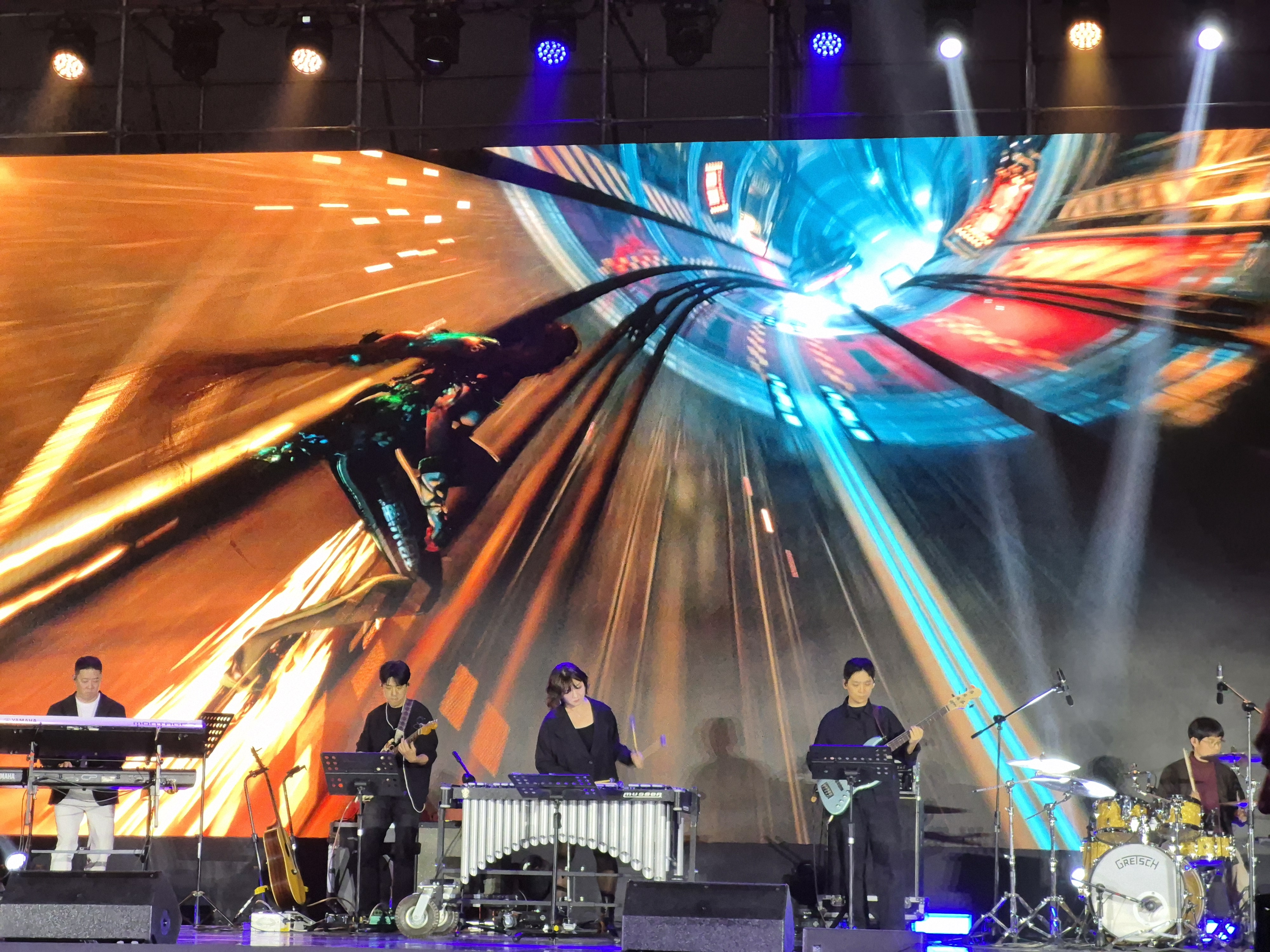 지난해 사운드부문 수상한 시프트업 스텔라블레이드의 OST를 이브 밴드가 연주 중이다. 사진=박상준 이코노믹리뷰 기자