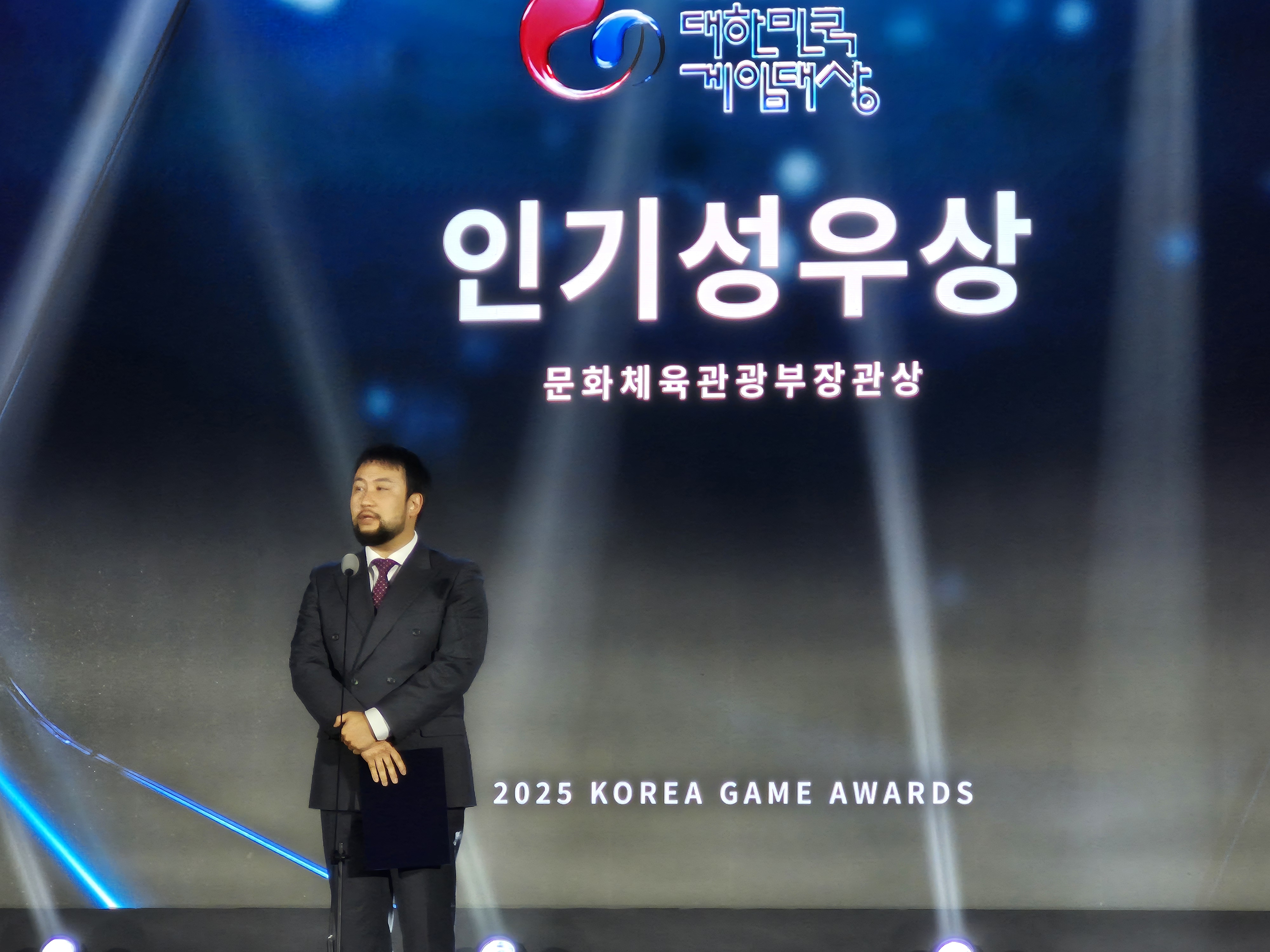 올해 새로 생긴 인기성우상. 이현 성우가 받았다. 사진=박상준 이코노믹리뷰 기자