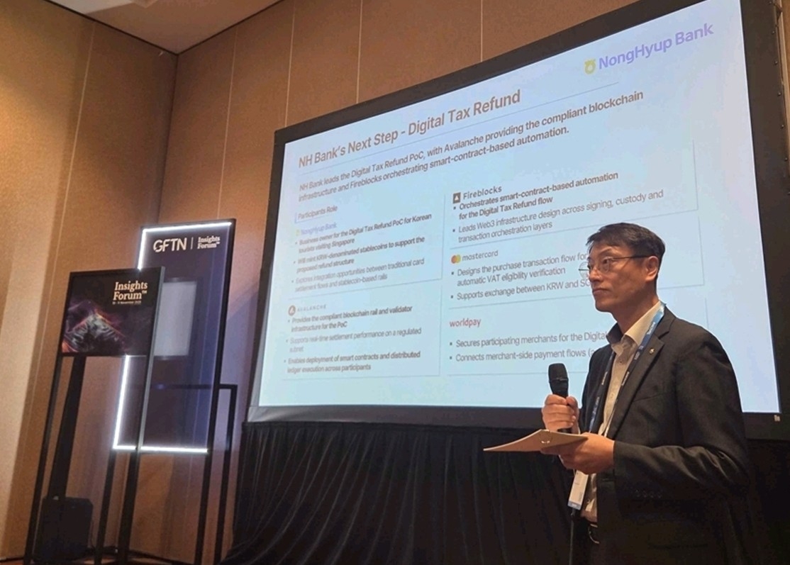 최운재 NH농협은행 디지털전략사업 부문 부행장이 지난 11일 싱가포르 핀테크 페스티벌에서 발표하고 있다. 사진=농협은행