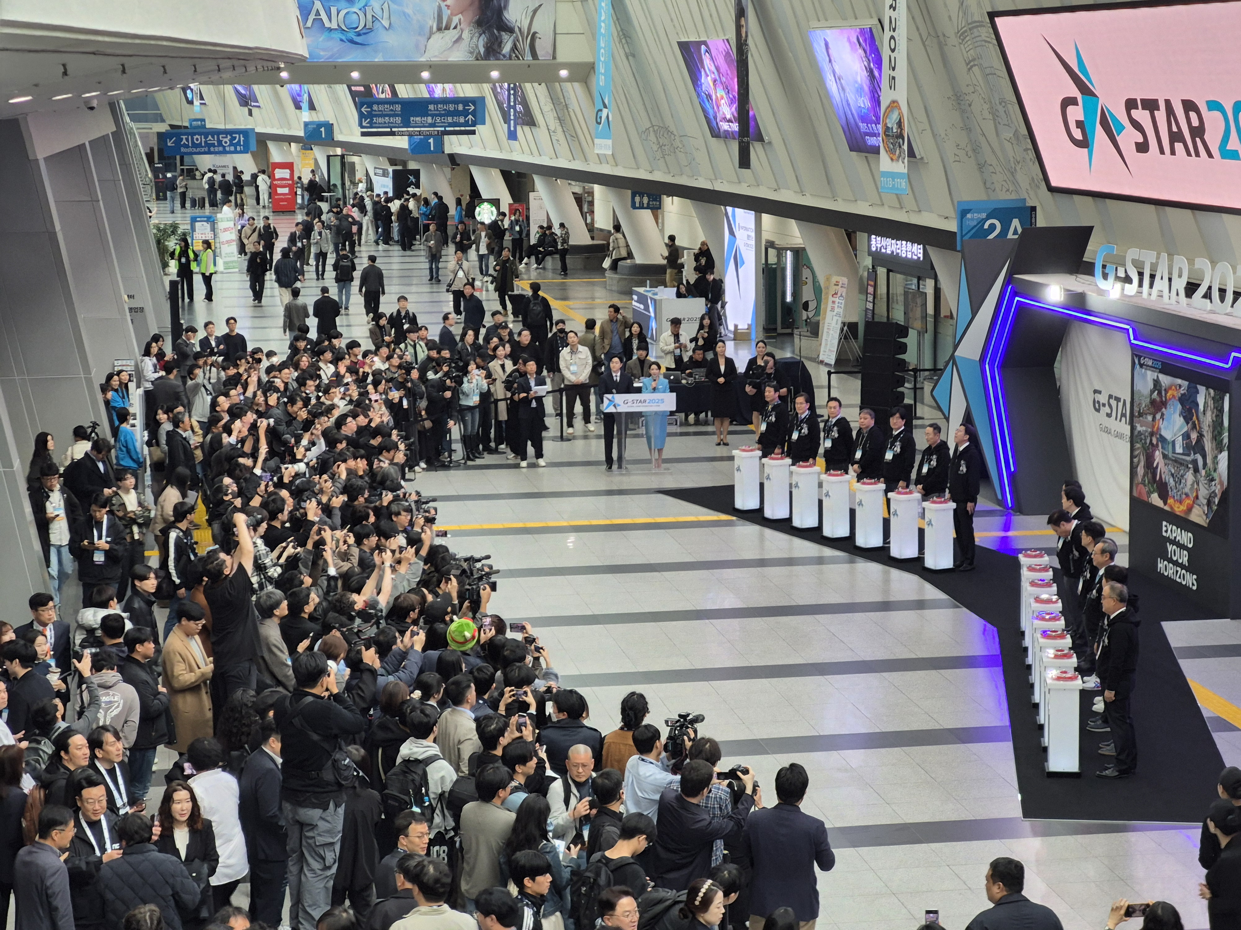 지스타 2025 개막식 현장. 사진=박상준 이코노믹리뷰 기자