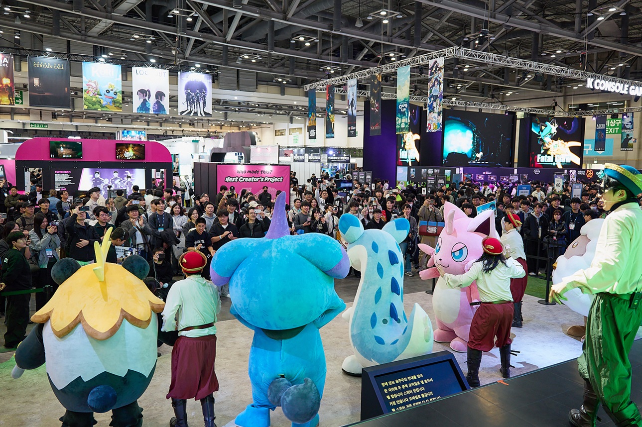수많은 인파가 몰린 지스타 2025 크래프톤 부스. 사진=크래프톤