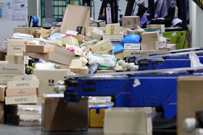 택배 쌓인 물류센터. 사진=연합뉴스