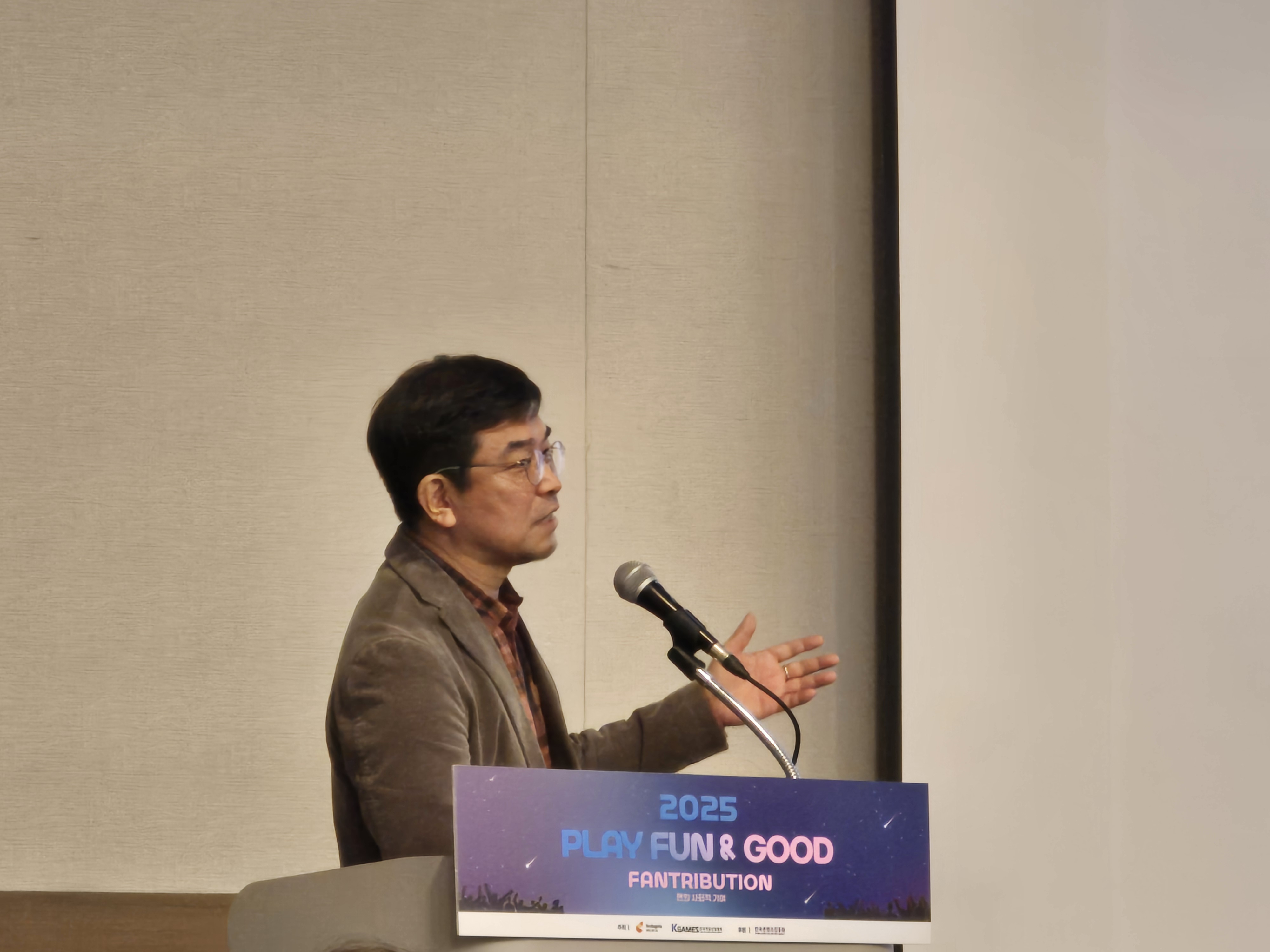 정덕현 문화평론가. 사진=박상준 이코노믹리뷰 기자