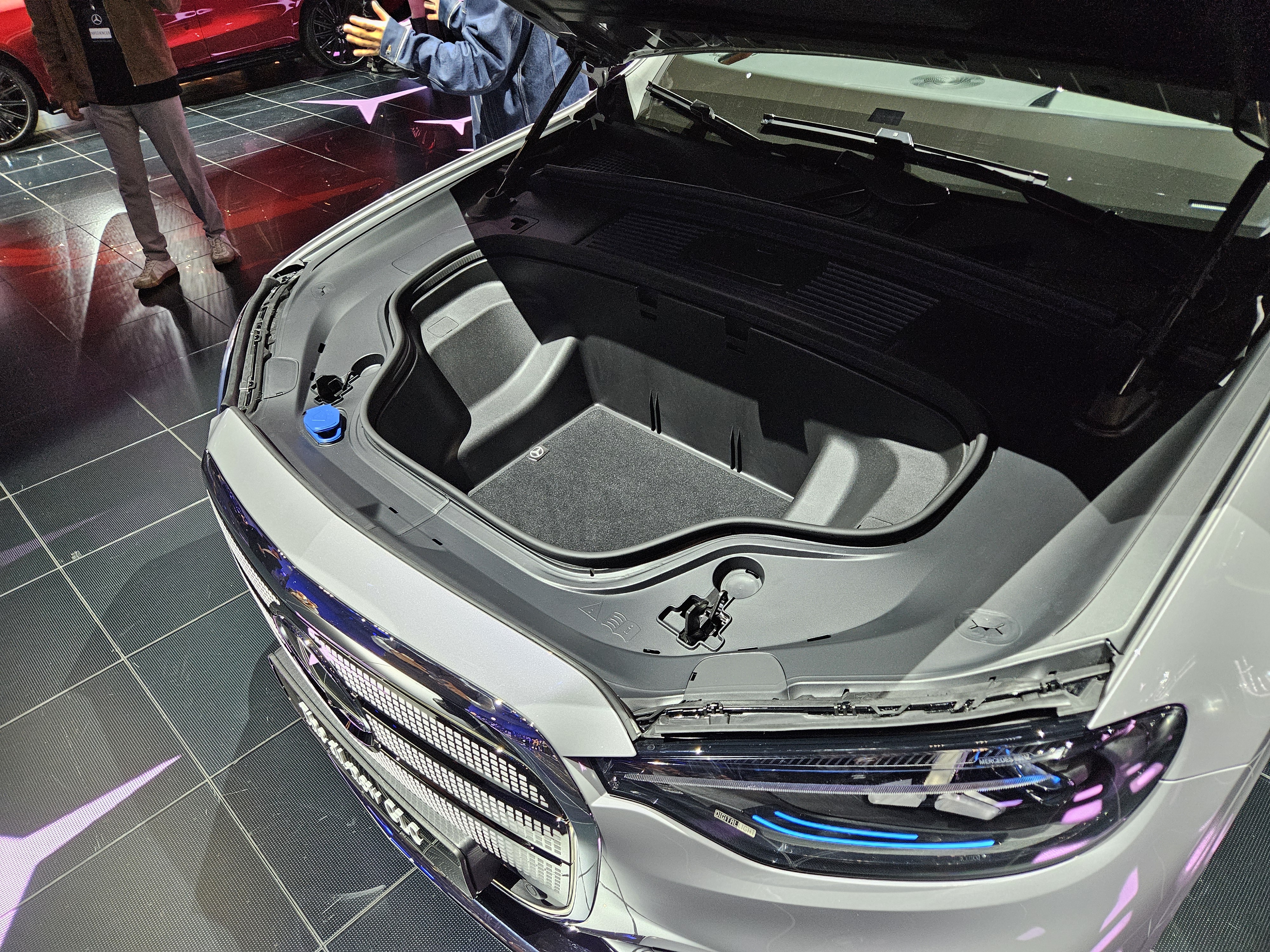 전기차 개발을 전제로 설계된 GLC는 본닛 아래 수납 공간을 제공한다. 사진=최은총 이코노믹리뷰 기자