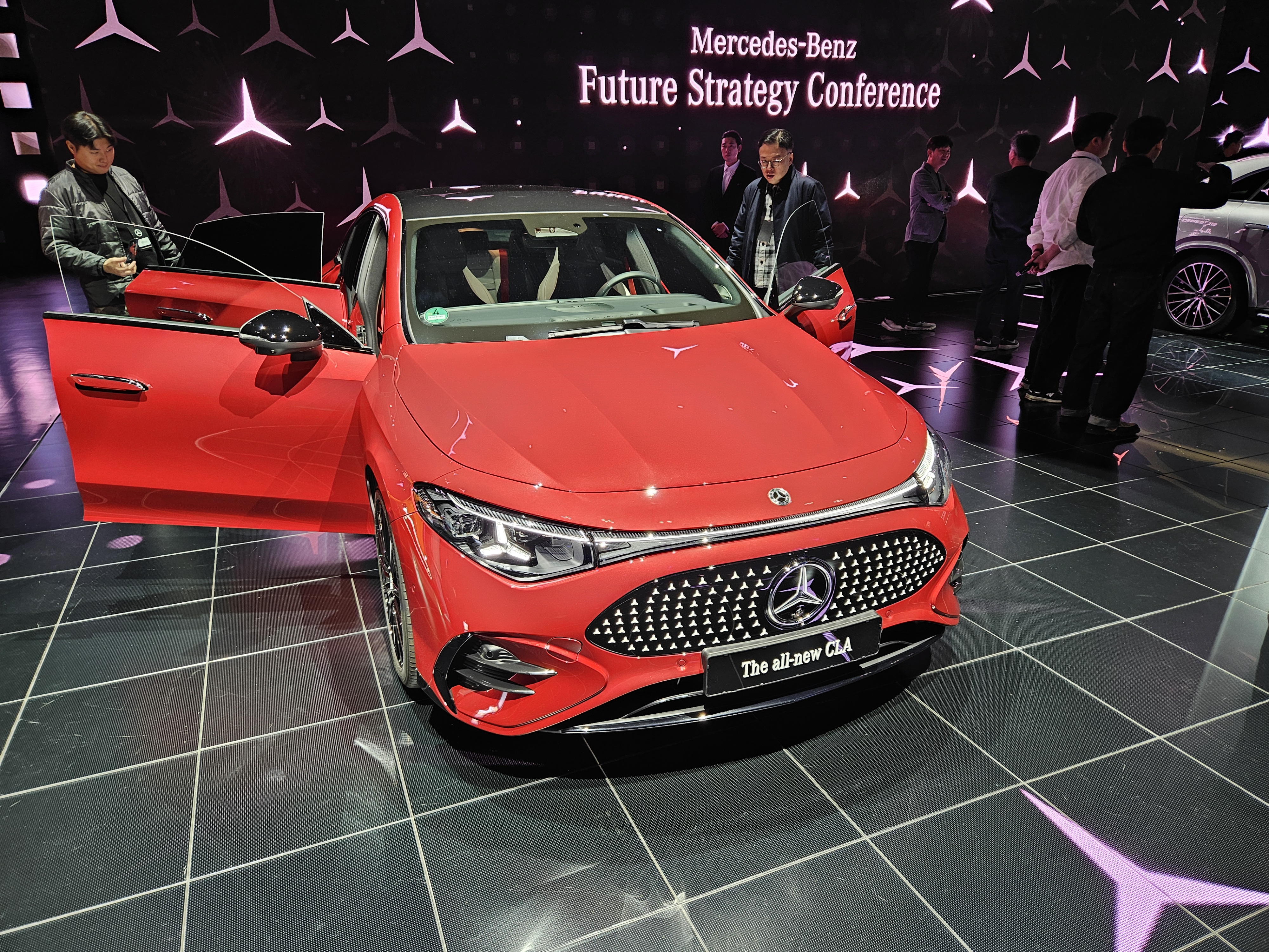 벤츠의 상징적인 SDV 모델인 CLA의 하이브리드 모델이 공개됐다. 사진=최은총 이코노믹리뷰 기자