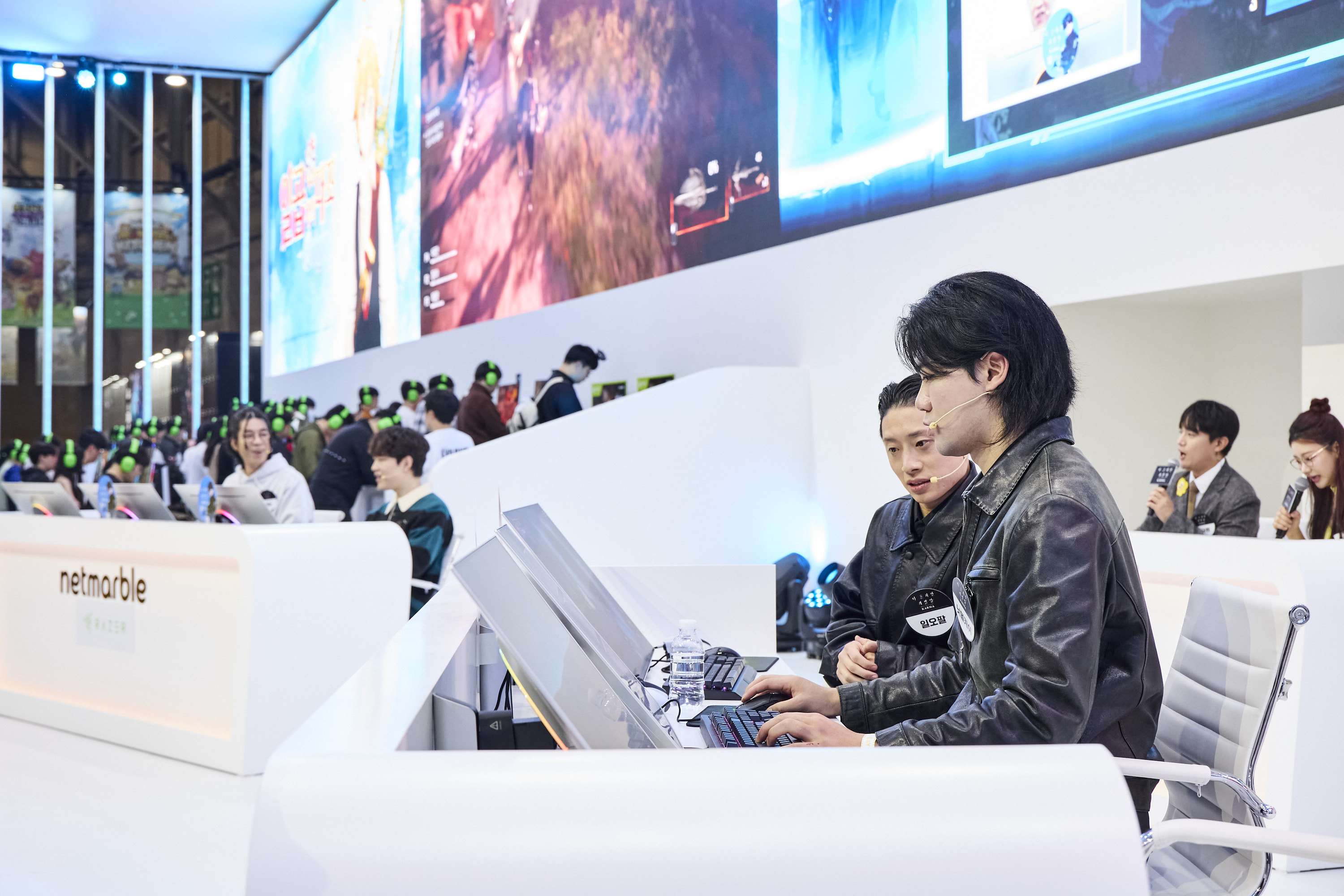 넷마블 출품작 시연 중인 인플루언서 닛몰캐쉬와 158. 사진=지스타 사무국