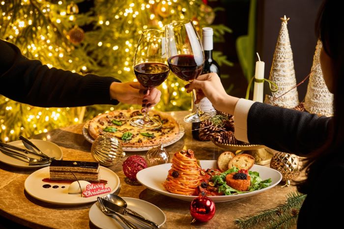 재즈나이트 디너 세트를 즐기는 고객. 사진=한화호텔앤드리조트