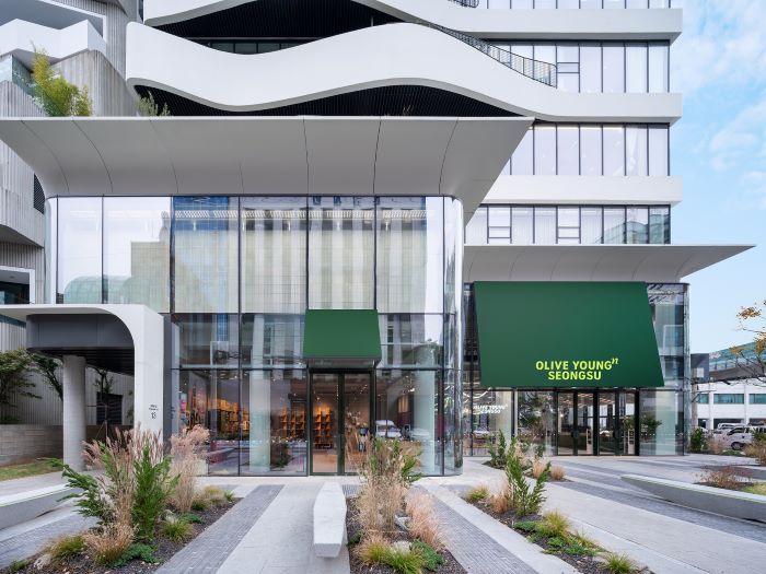 서울 성수에 위치한 ‘올리브영N 성수’ 외부 전경. 사진=CJ올리브영