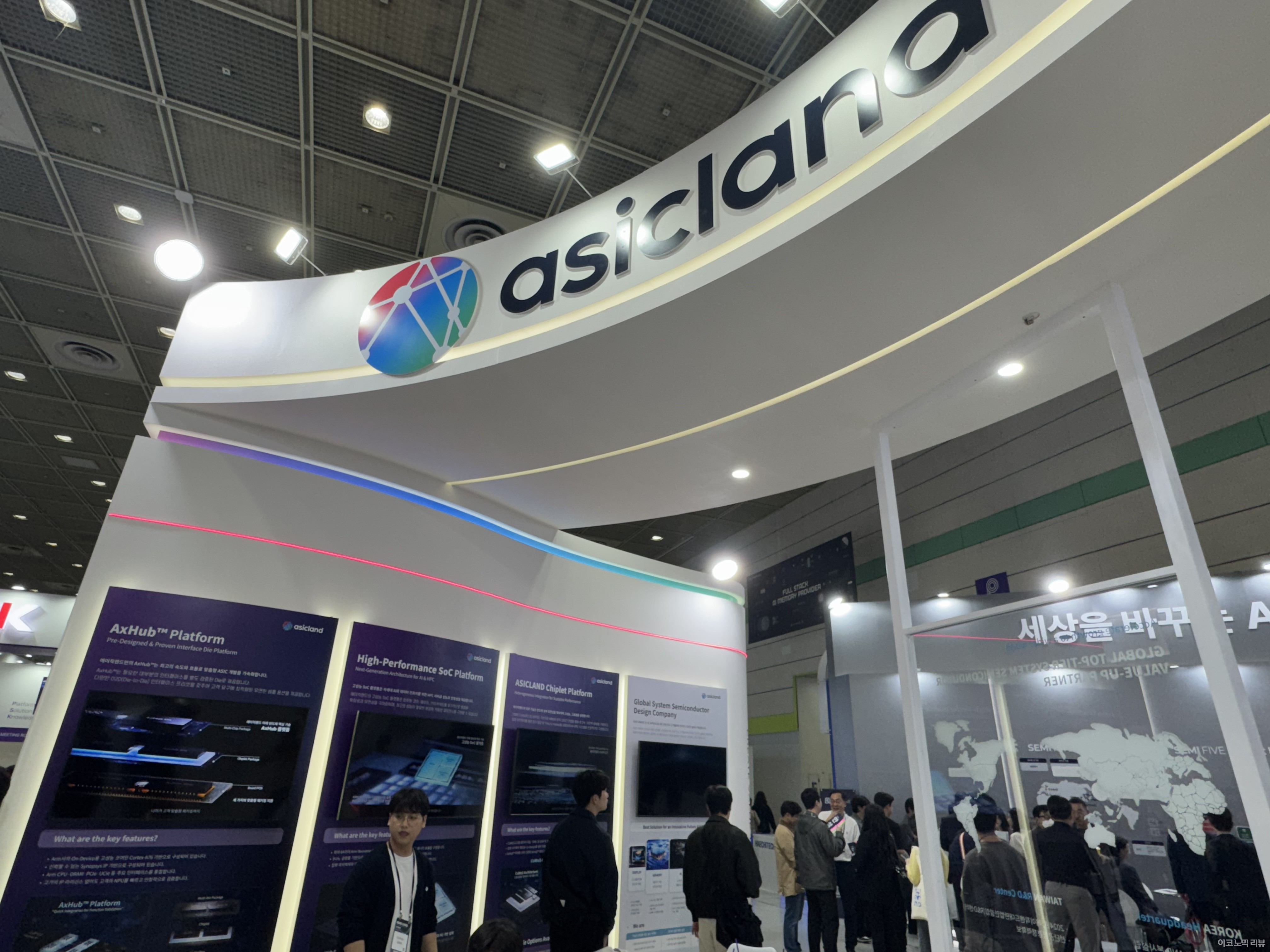 에이직랜드가 국내 반도체 전문 전시회 '제27회 반도체대전(SEDEX 2025)'에 참가해 설계·검증·패키징을 일괄 지원하는 차세대 기술을 공개한다. 사진=양정민 이코노믹리뷰 기자
