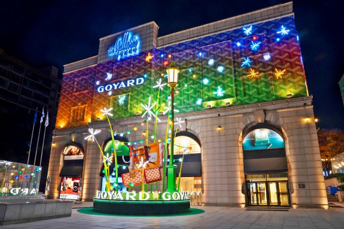 갤러리아백화점이 서울 명품관에서 프랑스 럭셔리 브랜드 ‘고야드(GOYARD)’와 함께한 2025년 크리스마스 장식을 공개했다. 사진=한화갤러리아