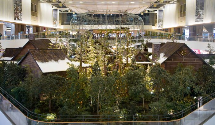 현대백화점 더현대 서울 5층 사운즈 포레스트에 조성된 ‘해리의 크리스마스 공방’ 전경. 사진=현대백화점