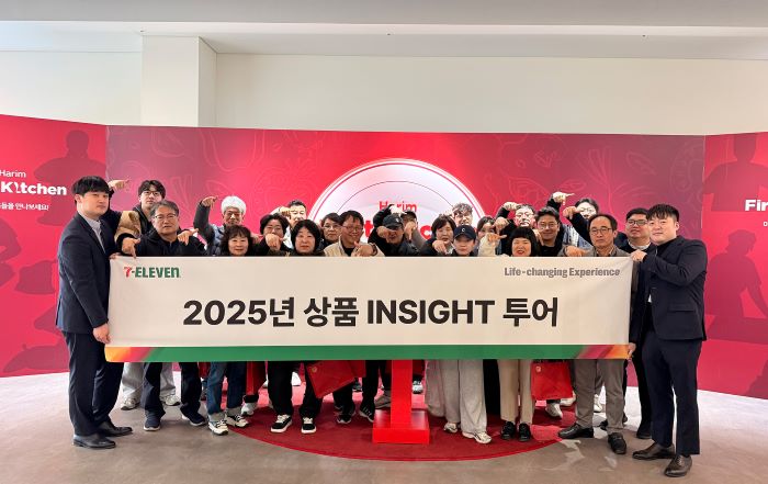 세븐일레븐이 경영주들과 ‘도쿠시마 라면’ 제조 현장을 찾았다. 사진=세븐일레븐