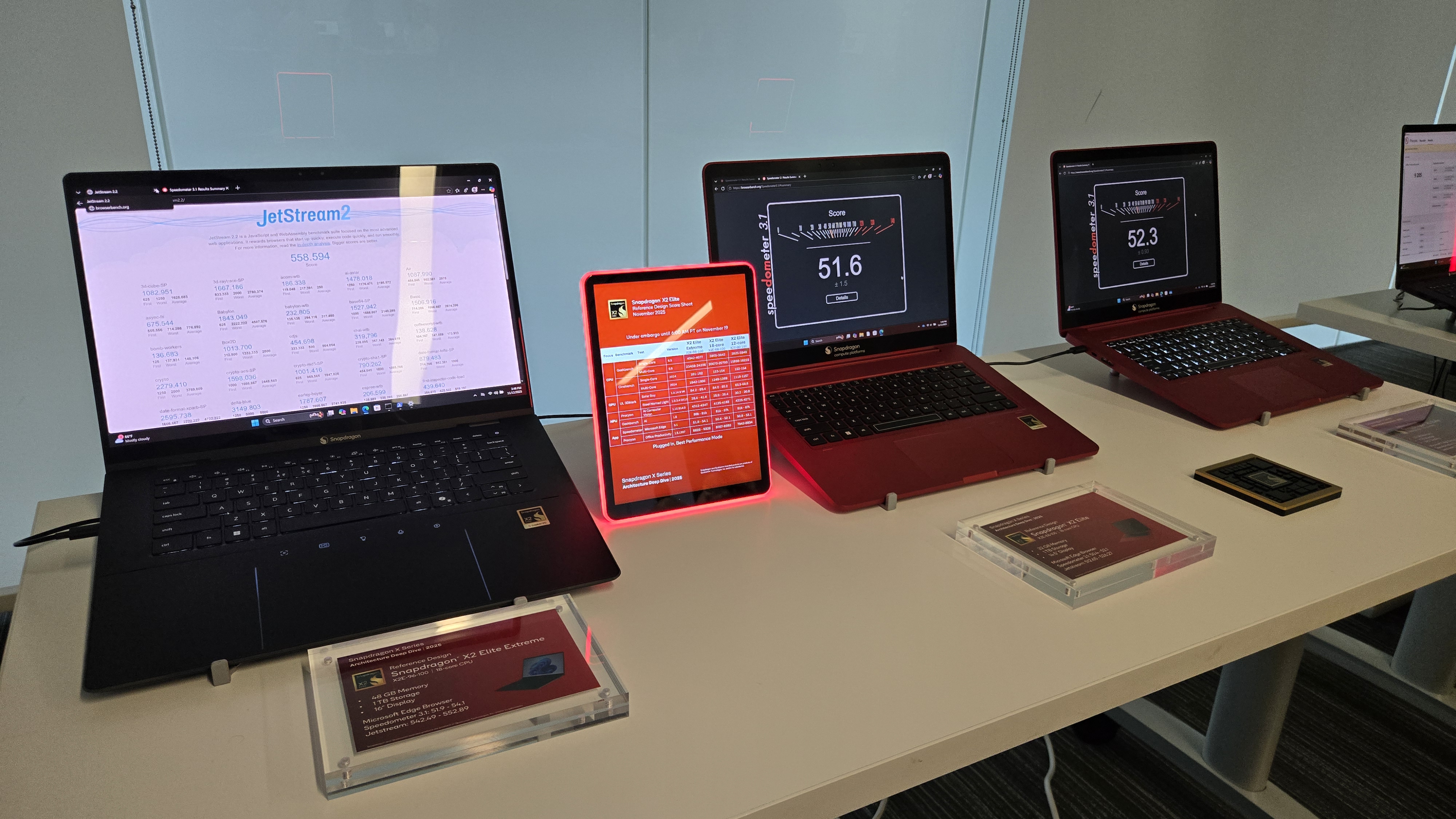 X2 시리즈가 탑재된 노트북. 사진=최진홍 기자