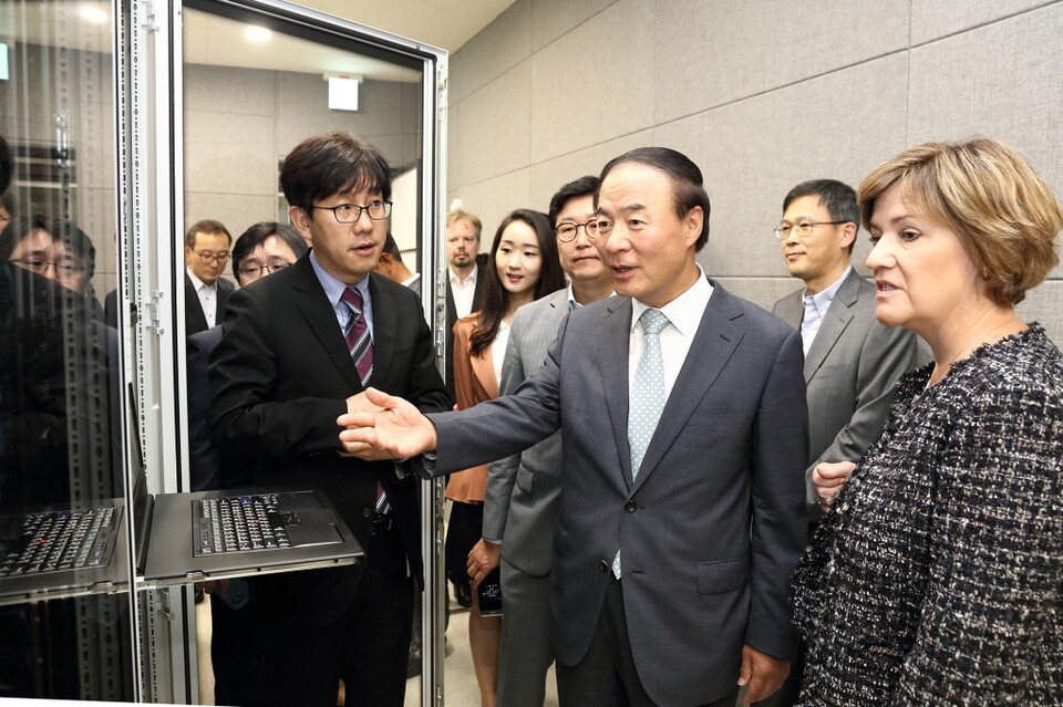 삼성전자는 신임 DS부문장에 전영현 미래사업기획단장(부회장)을 선임하고, 경계현 현 DS부문장(사장)을 미래사업기획단장에 임명하는 원포인트 인사를 단행했다. 사진=삼성전자