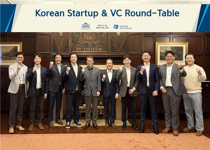 지난 19일(현지시간) 미국 뉴욕 하버드클럽에서 열린 '한국계 스타트업·벤처캐피털(VC) 간담회'에 참석한 김대용 김씨마켓(Kim'C Market) 대표(왼쪽부터), 에디 리 화이트스타캐피탈(White Star Capital) 파트너, 이성환 SV인베스트먼트 미국법인 이사, 강민국 국민의힘 의원, 김성태 은행장, 강준현 더불어민주당 의원, 우성훈 아모지(Amogy) 대표, 유정석 법무법인 폴리호그(Foley Hoag LLP) 파트너 변호사. 사진=IBK기업은행