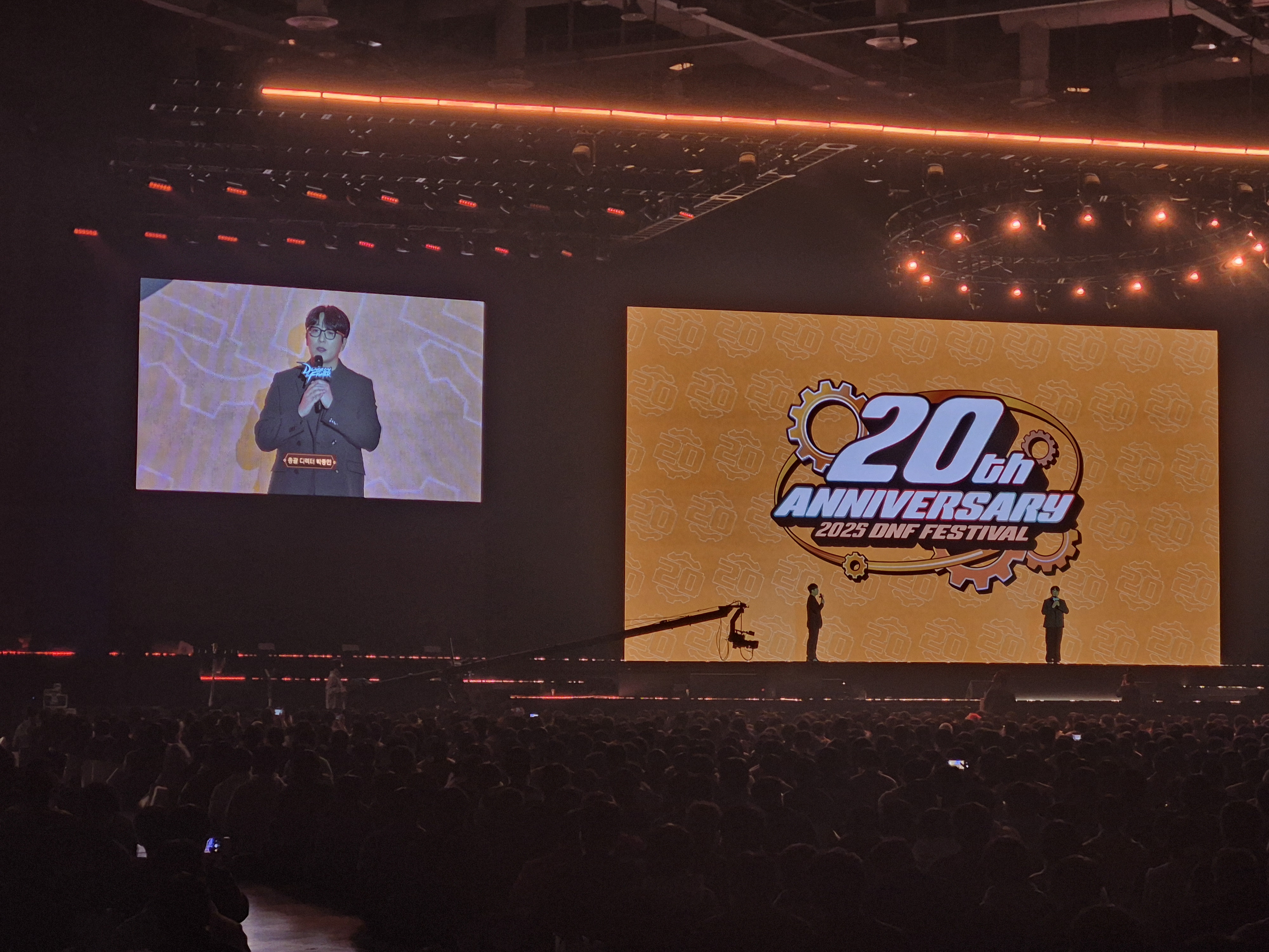 발표 중인 박종민 던파 디렉터. 사진=박상준 이코노믹리뷰 기자