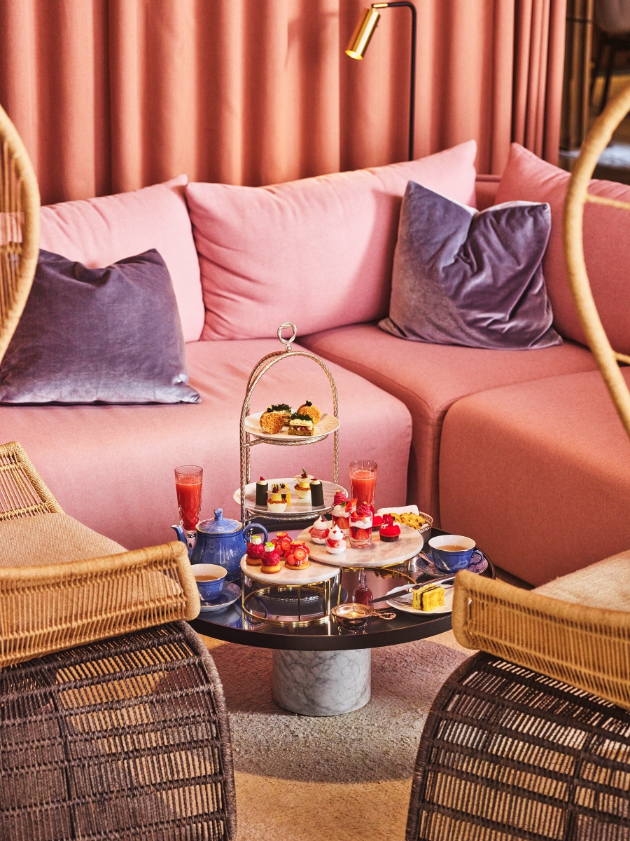 JW 메리어트 호텔 서울의 8층 더 라운지는 겨울 한정 메뉴 ‘베리홀릭 애프터눈 티 세트’를 11월 24일부터 내년 3월 2일까지 선보인다.