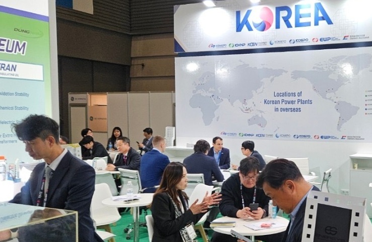 스페인 빌바오에서 개최된 '2025 엔릿 유럽 전시회‘ 한국 공동관에서 수출 상담이 진행되는 모습. 사진=한국서부발전