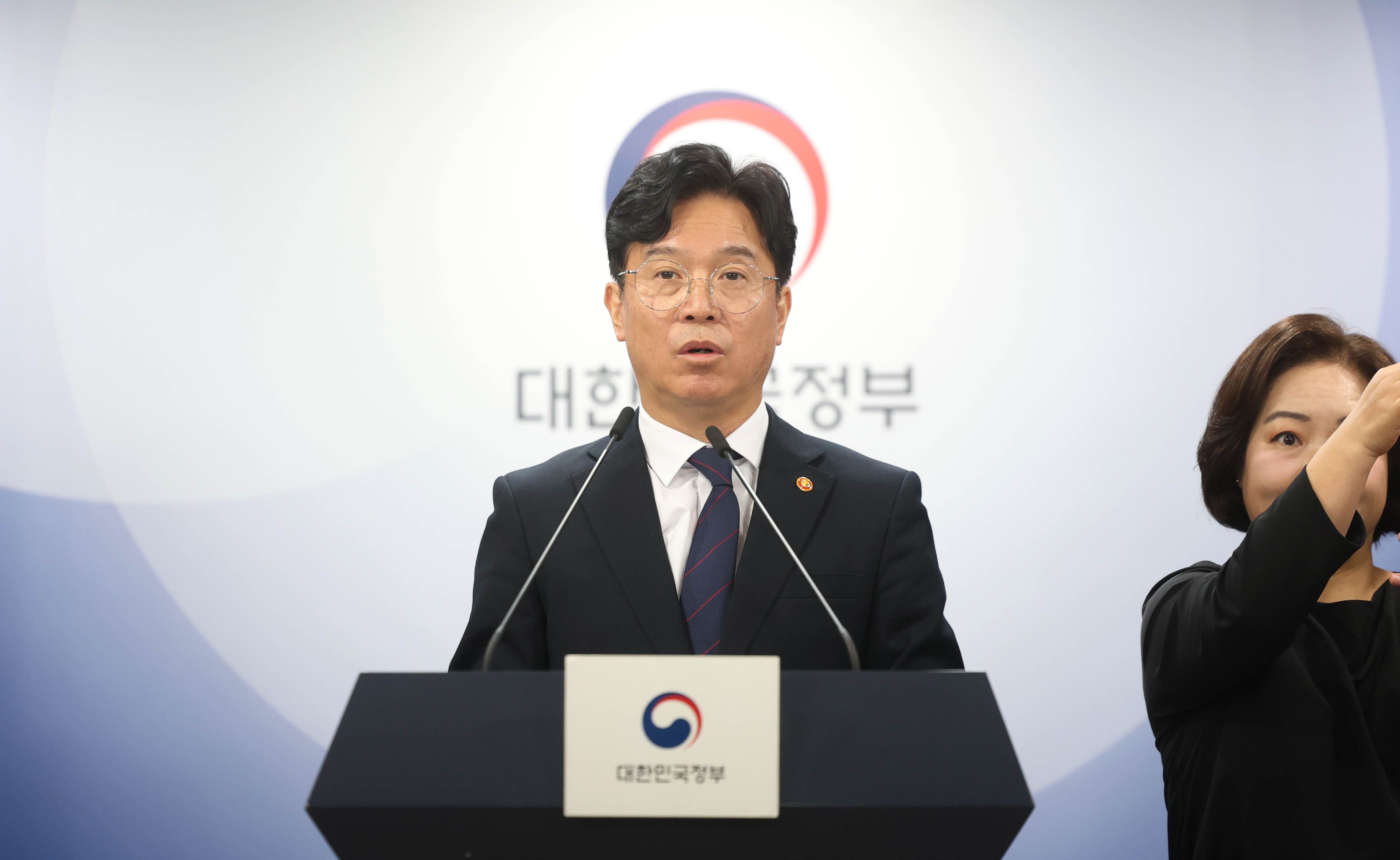 노동조합 및 노동관계조정법 시행령 개정안 브리핑 중인 김영훈 고용노동부 장관. 사진=연합뉴스