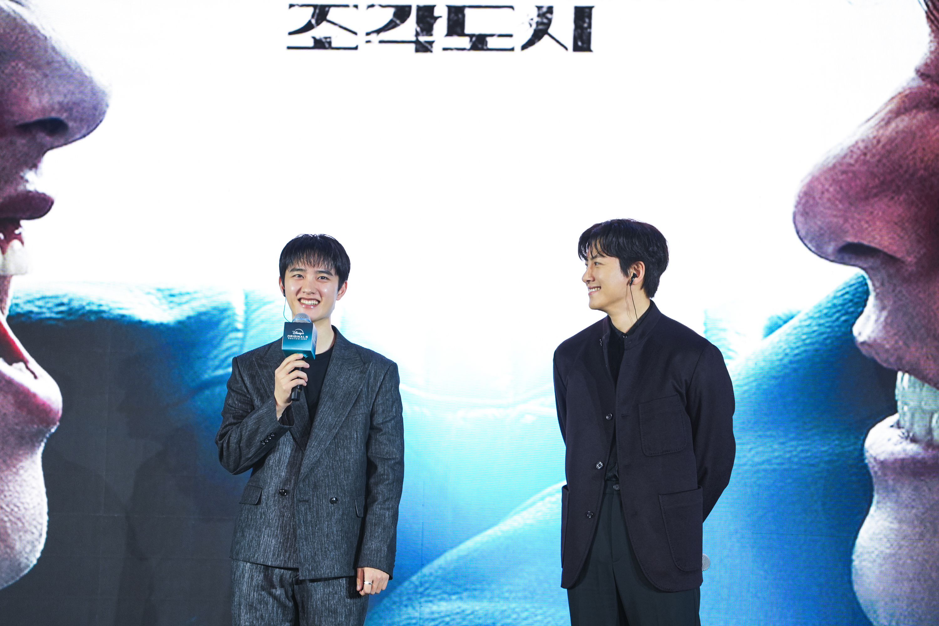 ‘조각도시’의 주연배우 지창욱, 도경수가 ‘디즈니+ 오리지널 프리뷰 2025’에 참석했다. 사진 제공=월트디즈니 컴퍼니.
