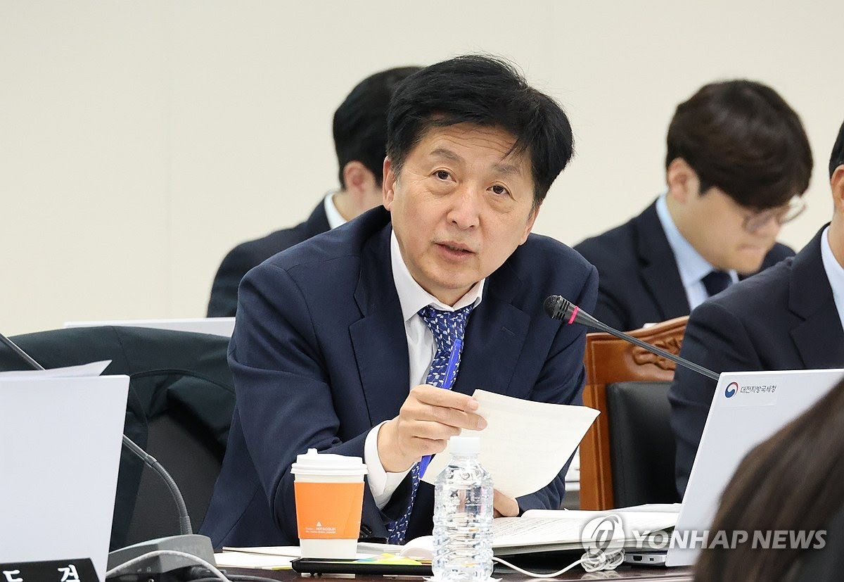 더불어민주당이 11월 24일 기업 자사주 소각을 원칙적으로 의무화하는 '3차 상법 개정안'을 발의했다. 민주당 '코스피 5,000 특별위원회' 위원장인 오기형 의원은 이날 이 같은 내용의 상법 개정안을 대표 발의했다. 사진=연합뉴스.