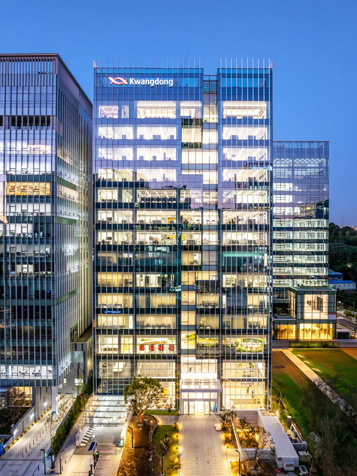 광동제약 신사옥 '광동과천타워'. 사진=광동제약.