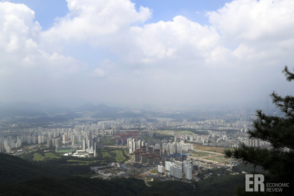 서울 도심의 아파트 단지. 사진=이코노믹 리뷰 박재성 기자