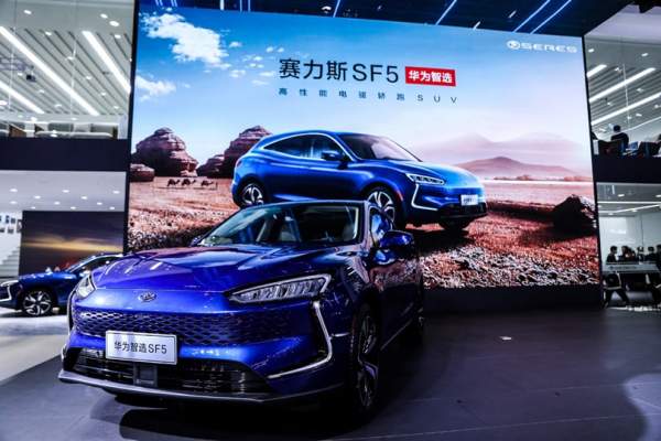 화웨이가 중국 전기차 업체 싸이리쓰와 함께 개발한 전기차 SF5 화웨이즈쉬안. 출처= 화웨이 공식 홈페이지