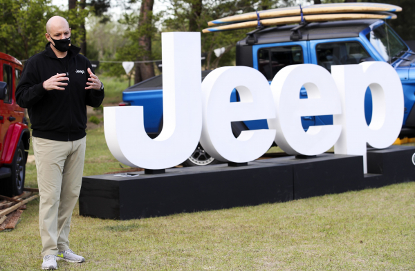 10일 오후 강원도 양양 오토캠핑장에서 열린 '지프 캠프 2021'Q&A에서 제이크 아우만 지프코리아 사장이 기자들 질문에 답변하고 있다.사진=박재성 기자