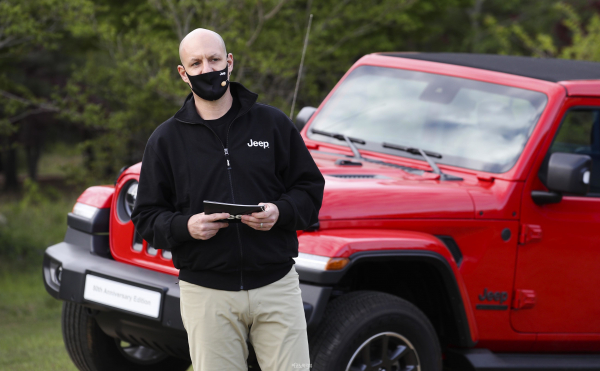 10일 오후 강원도 양양 오토캠핑장에서 열린 '지프 캠프 2021'Q&A에서 제이크 아우만 지프코리아 사장이 기자들 질문에 답변하고 있다.사진=박재성 기자