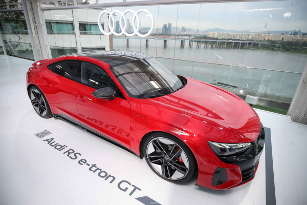 20일 오전 서울 용산구 메종한남에서 열린 순수 전기차 e-트론 GT와 RS e-트론 GT 국내 프리뷰 공개 행사에서 ‘아우디 RS e-트론 GT(Audi RS e-tron GT)’가 공개됐다. 사진=임형택기자