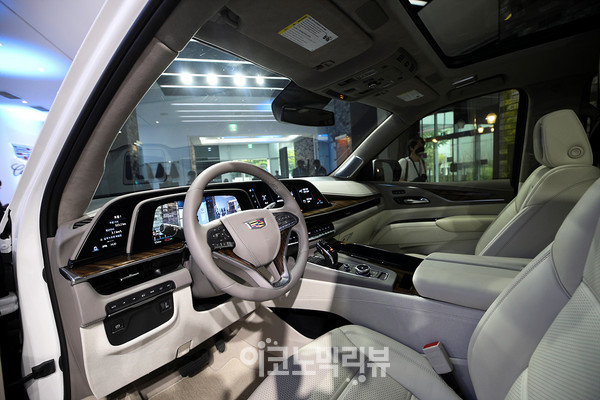 캐딜락이 10일 오전 서울 강남구 논현동 캐딜락 하우스 서울에서 5세대 풀사이즈 럭셔리 SUV 에스컬레이드를 공개했다.