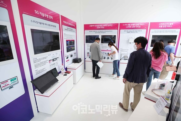 LG유플러스가 10일 '서울 스마트 모빌리티 엑스포(SSME)'에서 자율주행차, 자율주차 등 모빌리티 서비스를 공개했다. 사진=임형택기자