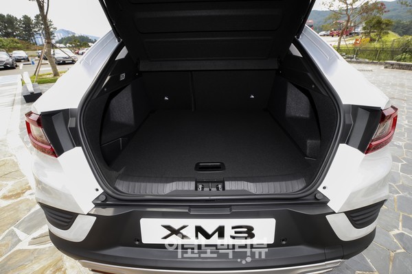 르노삼성자동차가 10일 경기도 용인시 일대에서 쿠페형 스포츠유틸리티차(SUV) 'XM3'의 2022년형 모델을 공개했다.사진=박재성 기자