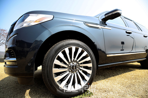 링컨 네비게이터 사진=박재성 기자