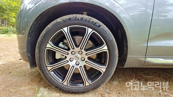 XC60에 탑재된 타이어 제품이 미쉐린 프라이머시4. 사진= 이코노믹리뷰 최동훈 기자