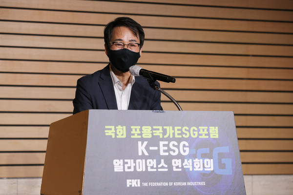 이원욱 국회 포용국가ESG포럼 대표의원이 7일 전경련회관 컨퍼런스센터에서 열린 '국회 포용국가 ESG포럼·K-ESG 얼라이언스 연석회의'에 참석해 인사말을 하고 있다. 출처= 전국경제인연합회