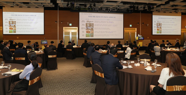 전경련은 7일 전경련회관 컨퍼런스센터에서 '국회 포용국가 ESG포럼·K-ESG 얼라이언스 연석회의'를 개최했다. 이번 회의는